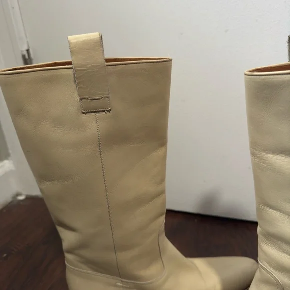 Gucci Women’s Leather Pull On Elegant Beige Boots Sz 8